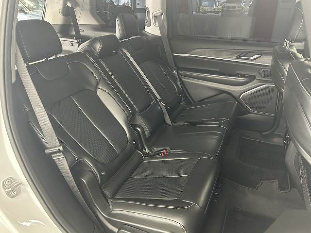 Jeep Grand Cherokee L 8
