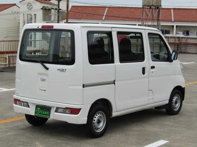 Daihatsu Hijet Cargo 12