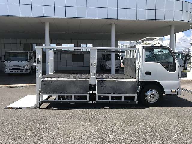 Isuzu Elf 12