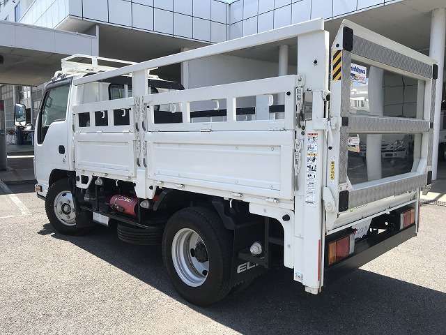 Isuzu Elf 6