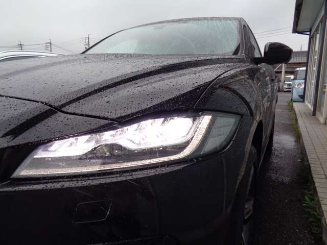 Jaguar F-Pace 12