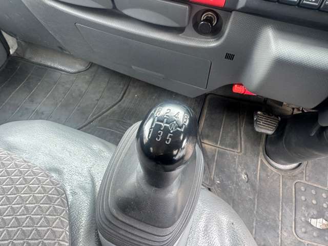 Isuzu Elf 12