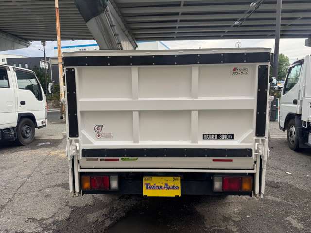 Isuzu Elf 6