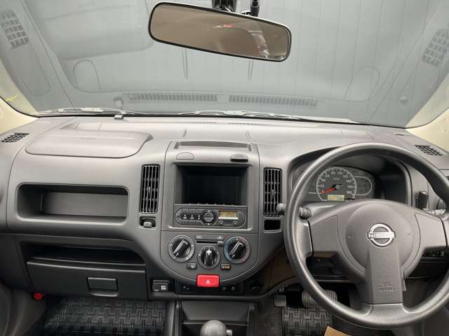 Nissan AD 5