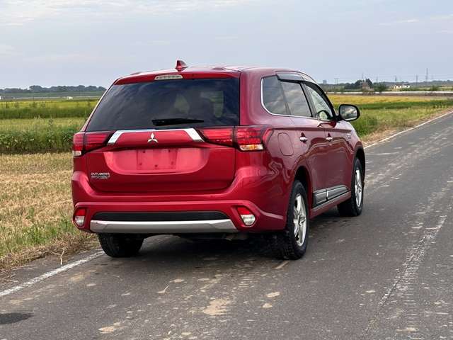 Mitsubishi Outlander PHEV 4