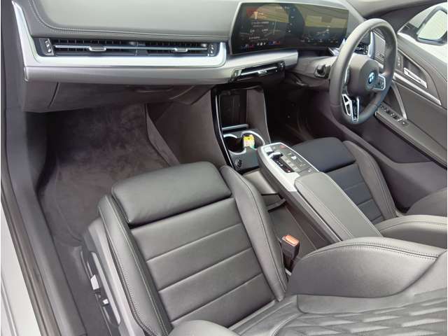 BMW iX1 12