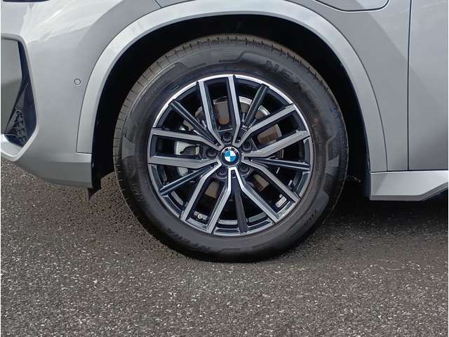 BMW iX1 8