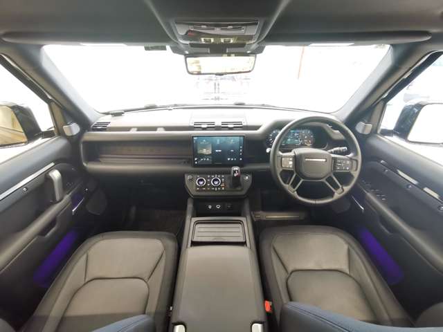 Land Rover Defender 4