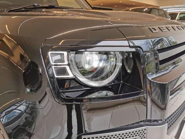 Land Rover Defender 8