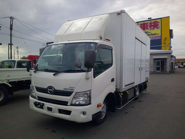 Hino Dutro 3