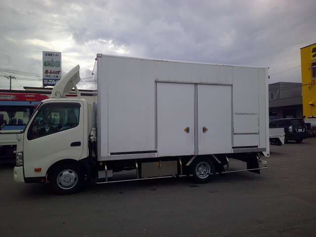 Hino Dutro 4