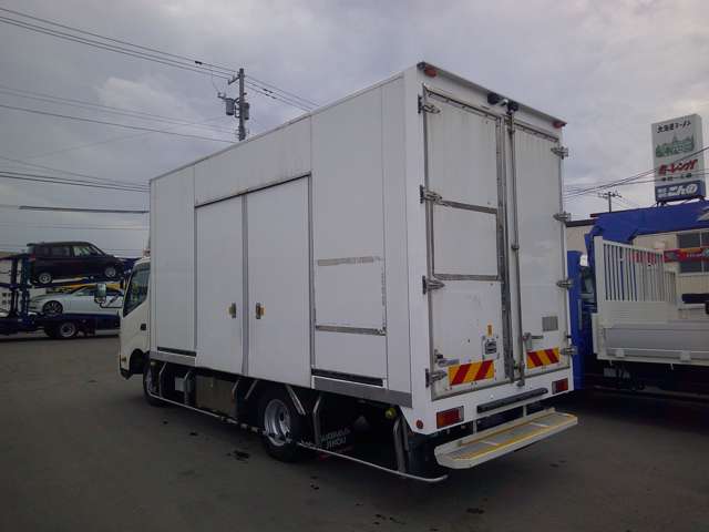 Hino Dutro 5
