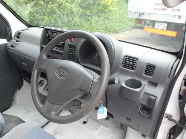 Daihatsu Hijet Deck Van 11