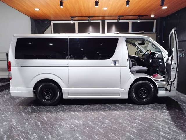 Toyota Regius Ace 11
