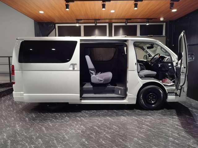 Toyota Regius Ace 12