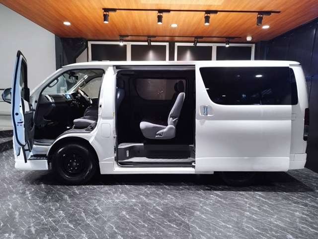 Toyota Regius Ace 6