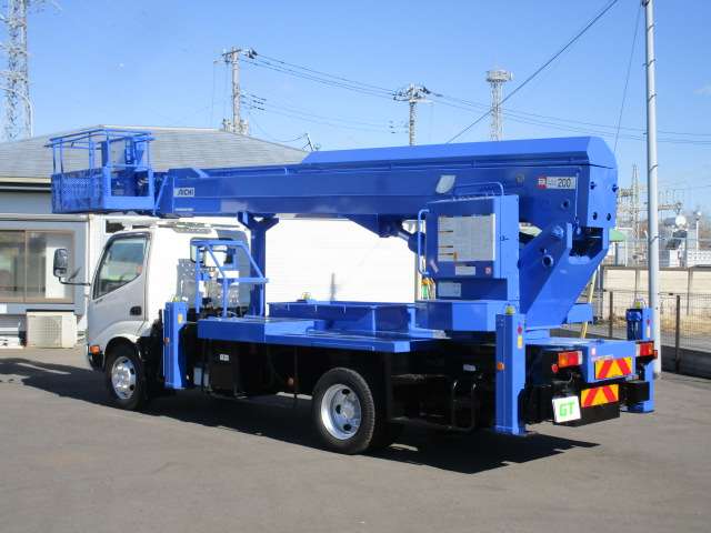 Hino Dutro 8
