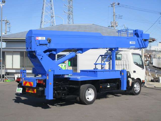 Hino Dutro 9