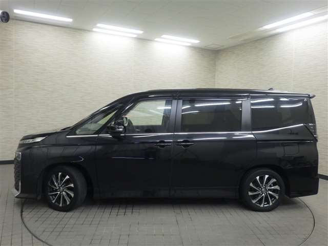 Toyota Voxy 6