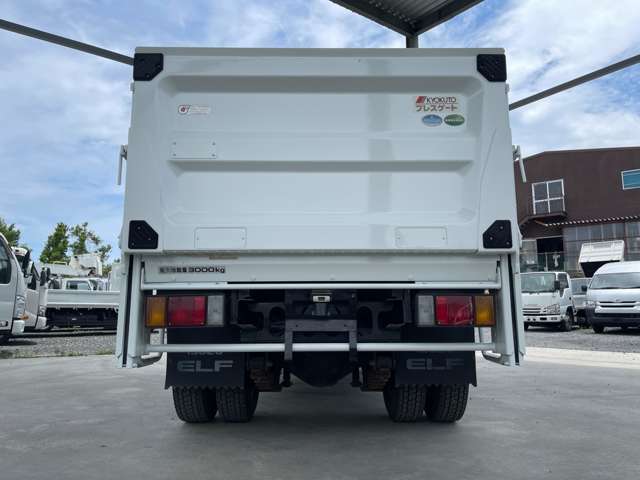 Isuzu Elf 3