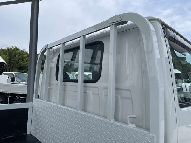 Isuzu Elf 7