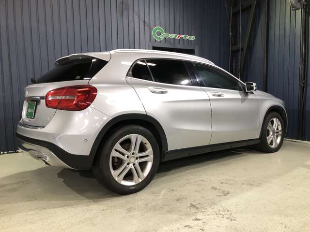 Mercedes-Benz GLA-Class 12