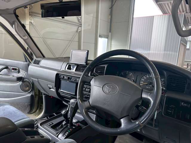Toyota Land Cruiser 80 11