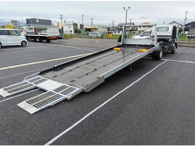 Isuzu Elf 12