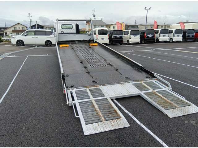Isuzu Elf 4