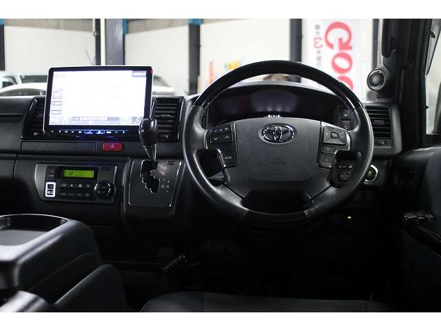 Toyota Hiace Van 3