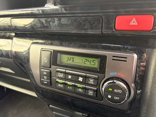 Toyota Hiace Van 12