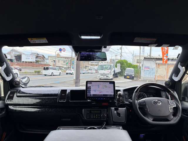 Toyota Hiace Van 3