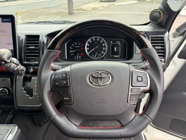 Toyota Hiace Van 4