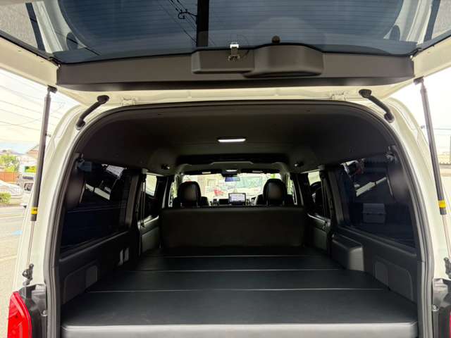 Toyota Hiace Van 8