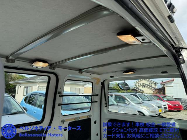 Daihatsu Hijet Cargo 6