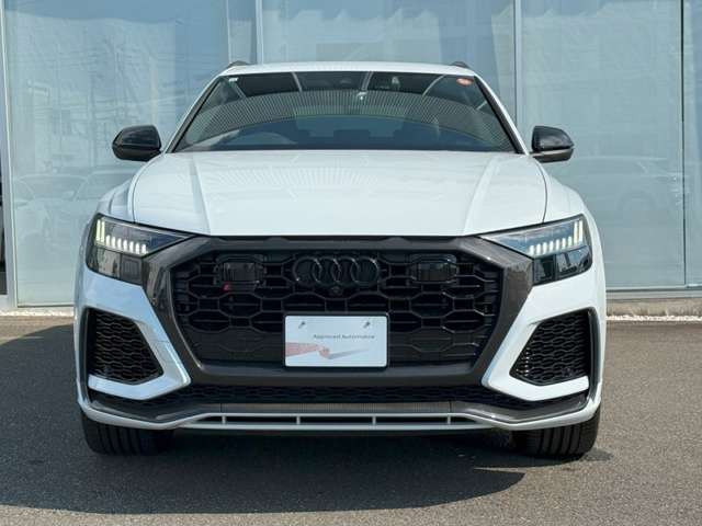 Audi RS Q8 6
