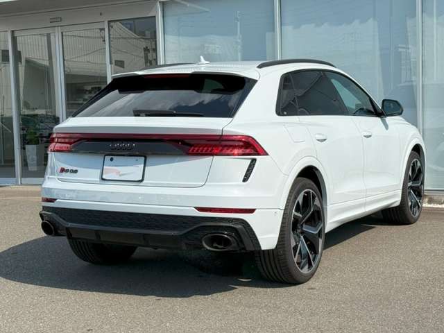 Audi RS Q8 8