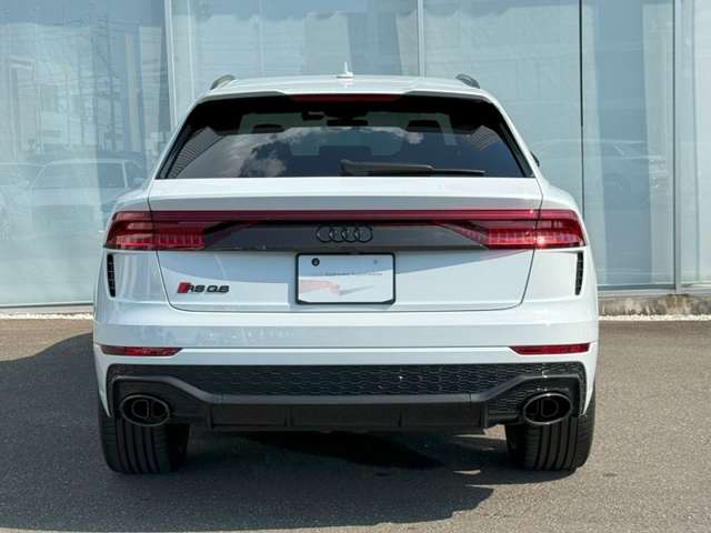 Audi RS Q8 9