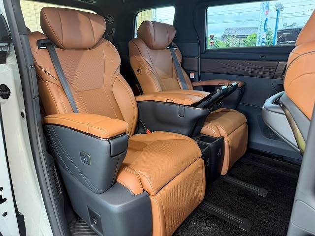 Toyota Vellfire 11
