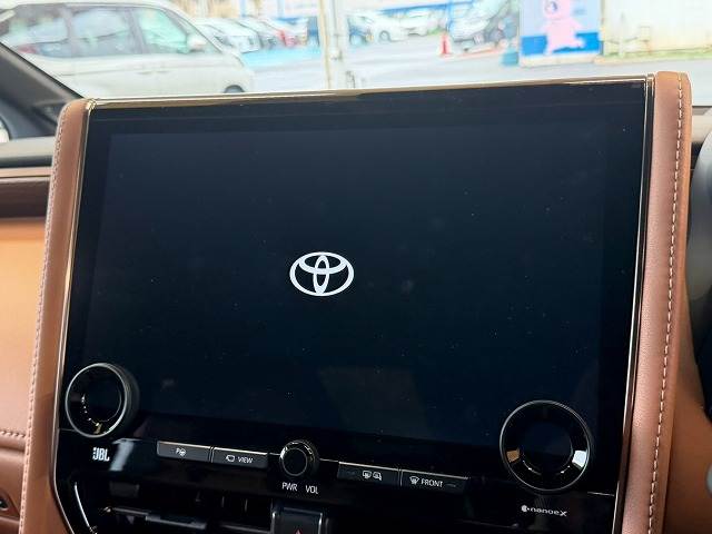 Toyota Vellfire 3