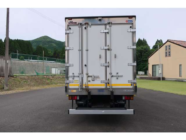 Isuzu Elf 4