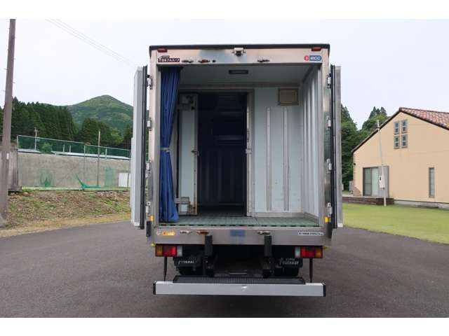 Isuzu Elf 6