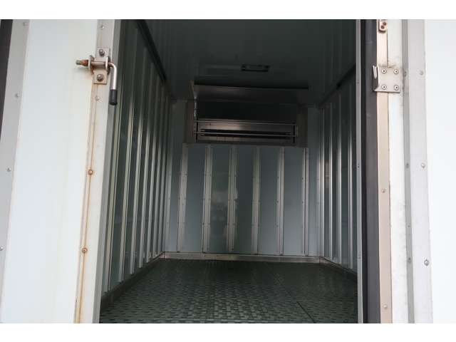 Isuzu Elf 7