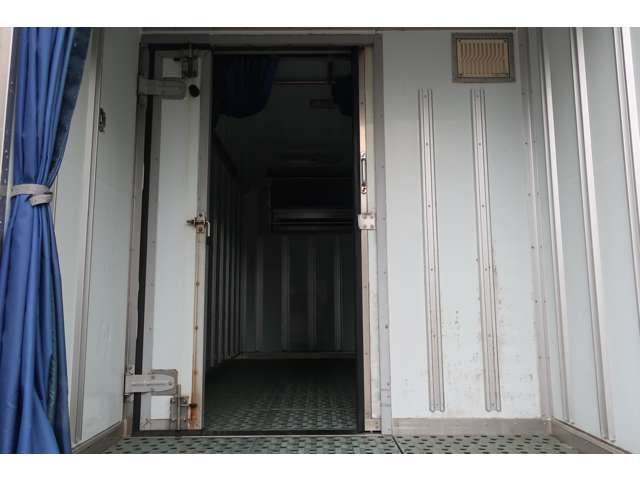 Isuzu Elf 10