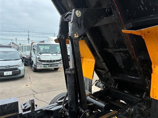 Mitsubishi Fuso Canter 12