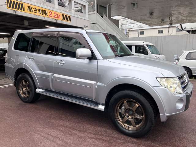 Mitsubishi Pajero 5