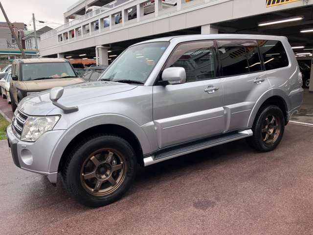Mitsubishi Pajero 9