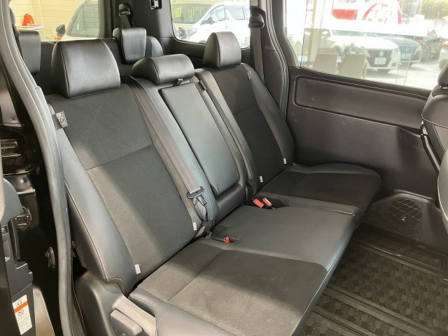 Toyota Noah 11