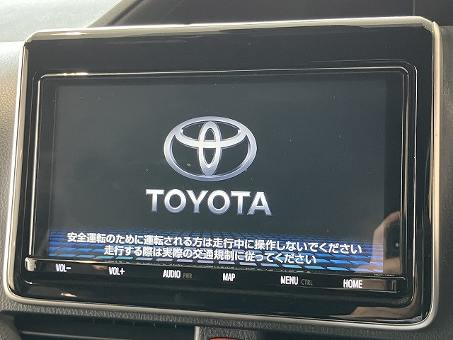 Toyota Noah 4
