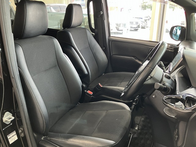 Toyota Noah 10